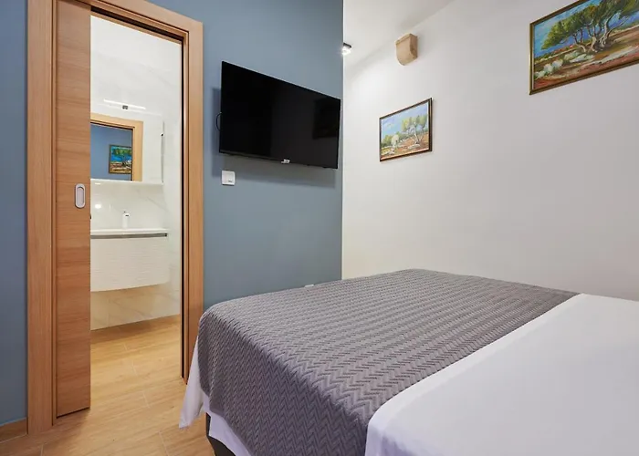 Oda ve Kahvaltı Tomy - Katy 3*