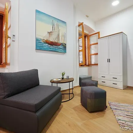 Tomy - Katy Panzió Trogir