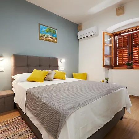 Tomy - Katy Bed & Breakfast Traù